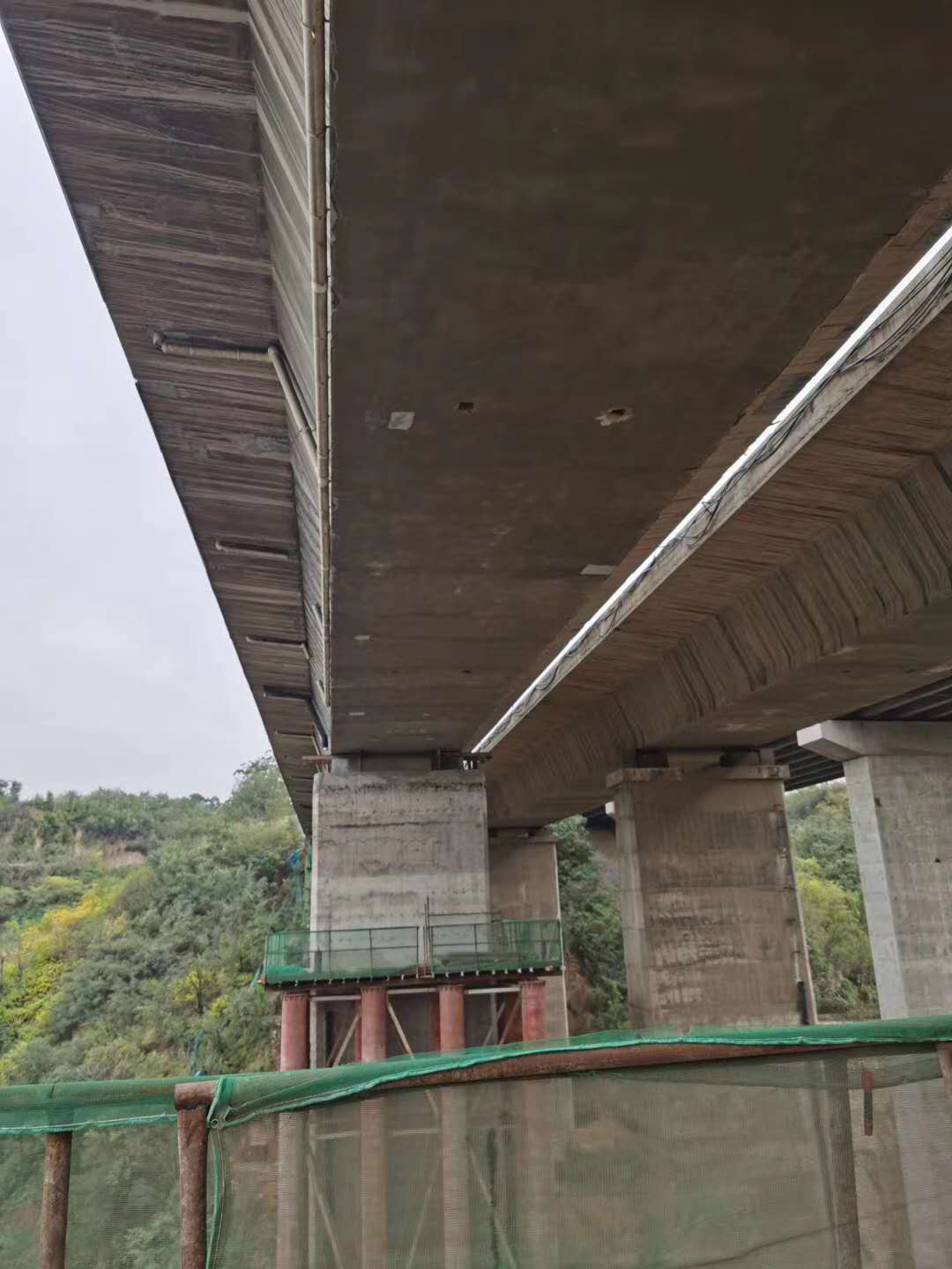 铁西桥梁加固前制定可行设计方案图并用对施工方法